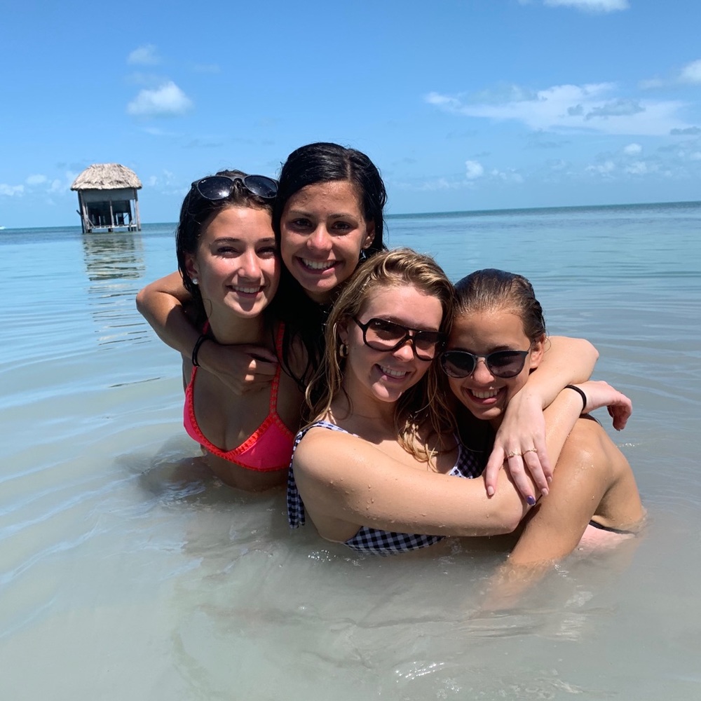 Meet your Posher, Aida